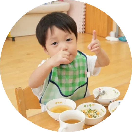 >栄養士さんと調理師さんが、おいしくてバランスのよい食事を作っています。